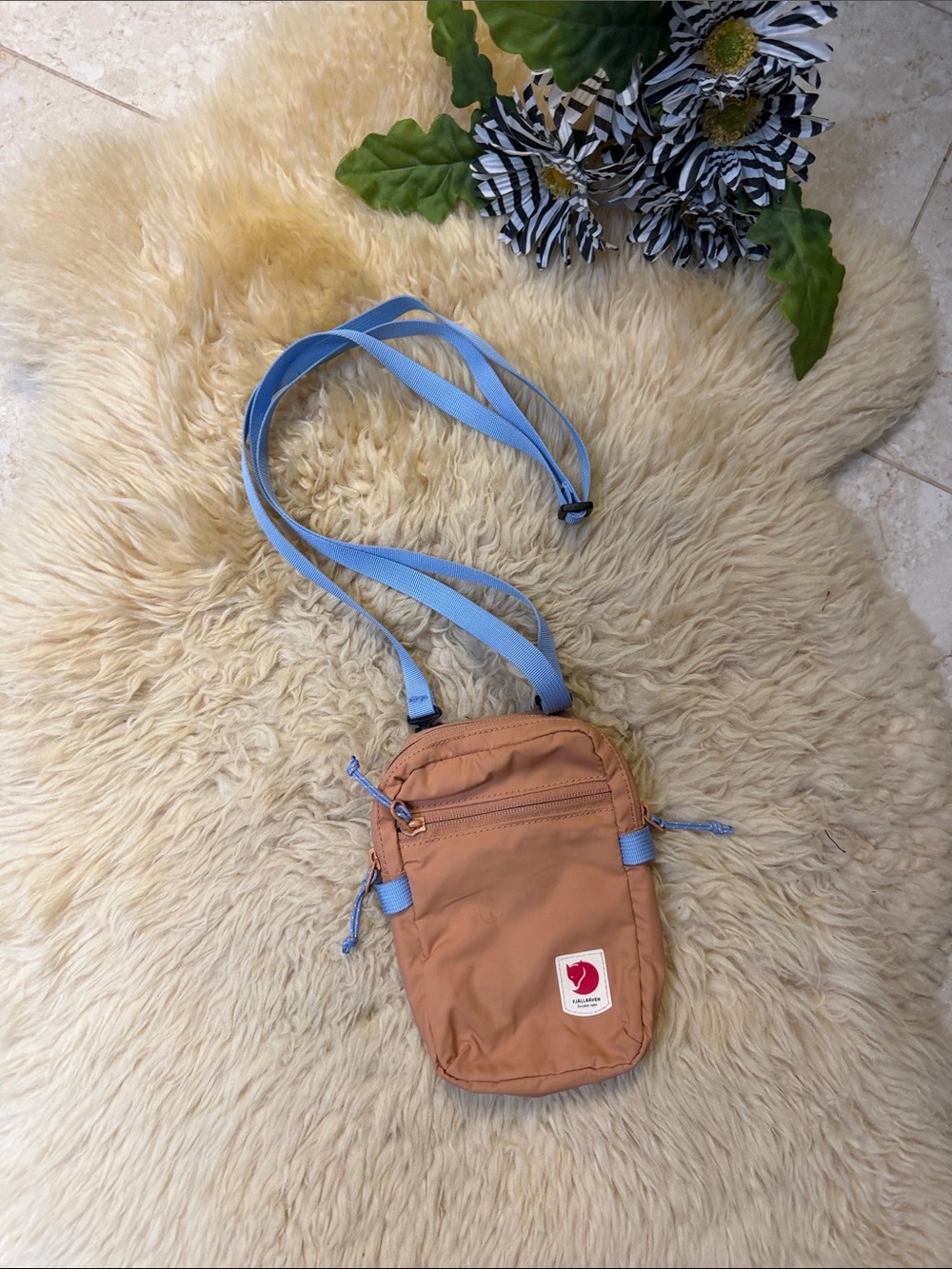 Mini fjallraven Crossbody Bag peach with Blue Strap